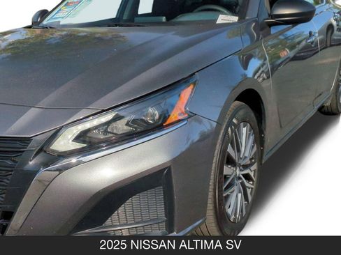 Used 2025 Nissan Altima 2.5 SV FWD image 10