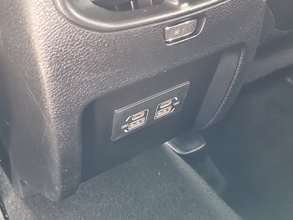 Used 2021 Jeep Cherokee Latitude Plus AWD/4WD image 19