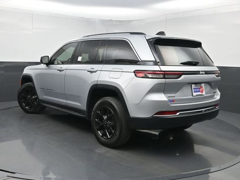 Used 2022 Jeep Grand Cherokee Limited image 28