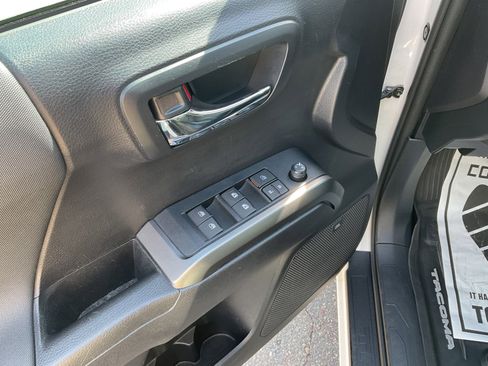 Used 2020 Toyota Tacoma TRD Off-Road w/ TRD Premium Off Road Package image 22