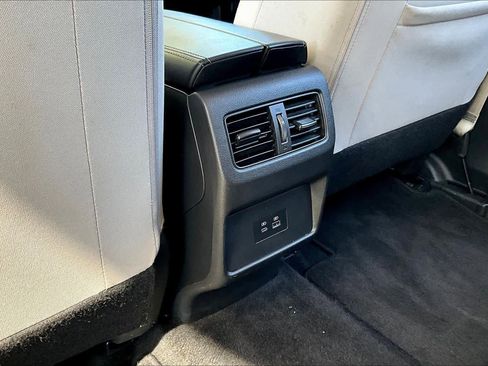 Used 2023 Nissan Rogue SV image 34