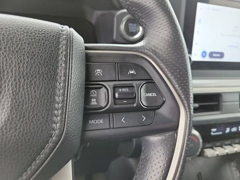Used 2025 Toyota 4Runner SR5 AWD/4WD image 22