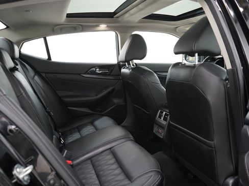 Used 2023 Nissan Maxima Platinum w/ Sport Mat Group FWD image 12