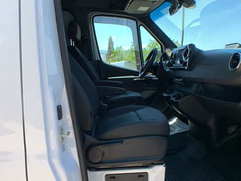 Used 2025 Mercedes-Benz Sprinter 2500 image 19