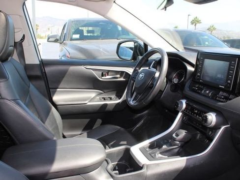 Used 2022 Toyota RAV4 XLE Premium FWD image 5
