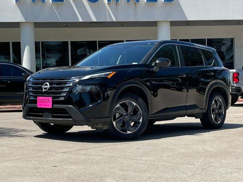 Used 2025 Nissan Rogue SV FWD image 2