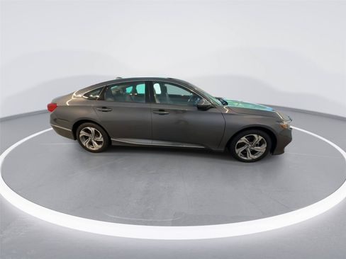 Used 2020 Honda Accord EX image 9