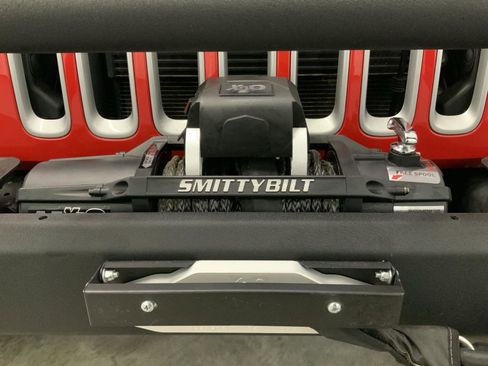 Used 2017 Jeep Wrangler Sahara w/ Connectivity Group AWD/4WD image 43