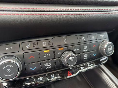 Certified 2022 Dodge Durango R/T w/ Blacktop Package AWD/4WD image 21