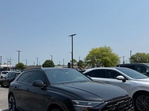 Used 2025 Audi Q8 Premium Plus AWD/4WD image 2
