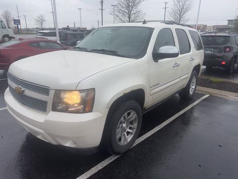 Used 2008 Chevrolet Tahoe LTZ w/ LTZ Preferred Equipment Group AWD/4WD image 3
