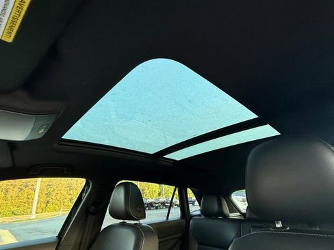 Used 2020 Volkswagen Atlas Cross Sport SE w/ Panoramic Sunroof Package FWD image 33