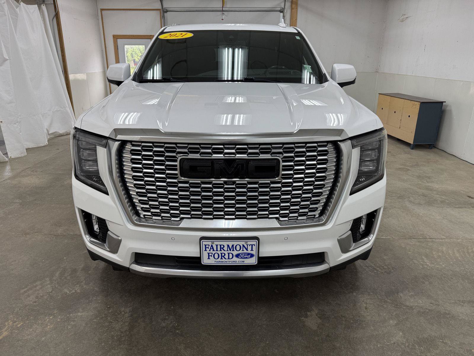 Used 2021 GMC Yukon XL Denali AWD/4WD image 3