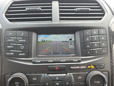 Used 2019 Ford Explorer XLT AWD/4WD image 30