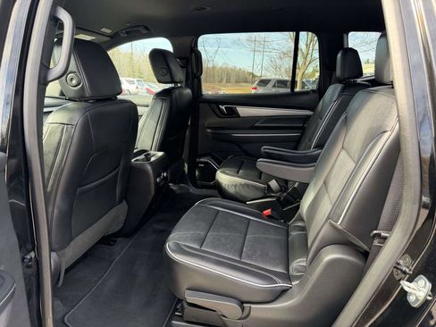 Used 2025 Buick Enclave Preferred image 16