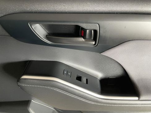 Used 2023 Toyota Highlander LE image 40