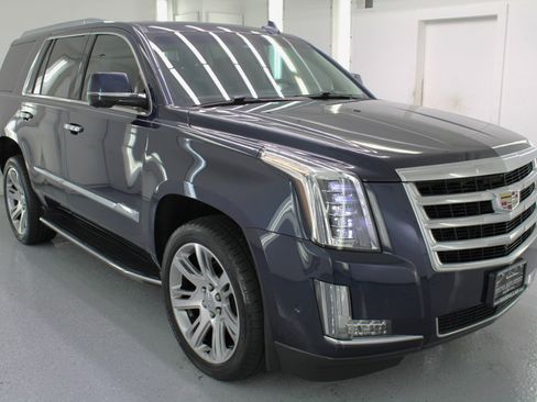 Used 2018 Cadillac Escalade Luxury image 11