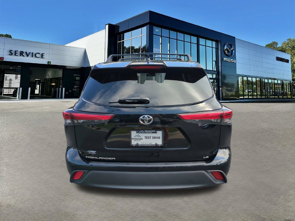 Used 2020 Toyota Highlander LE FWD image 5