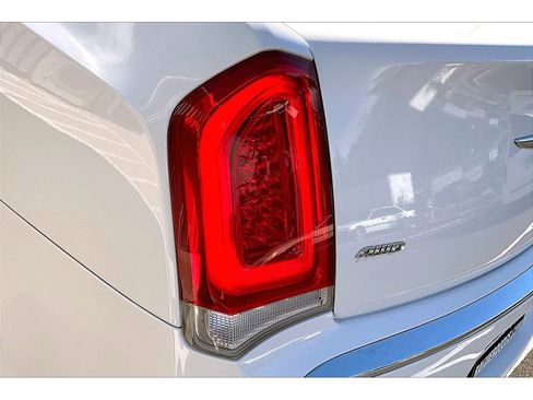 Used 2021 Chrysler 300 Touring L image 28