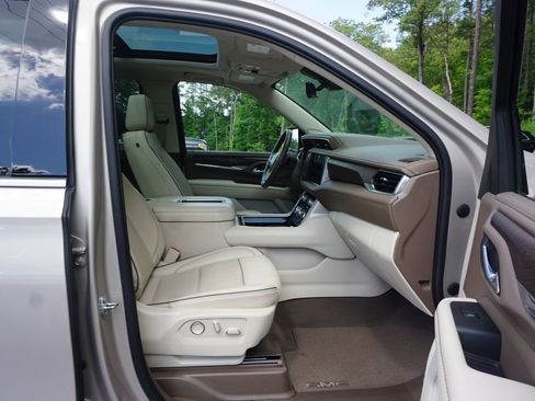 Used 2021 GMC Yukon Denali w/ Denali Premium Package RWD image 20