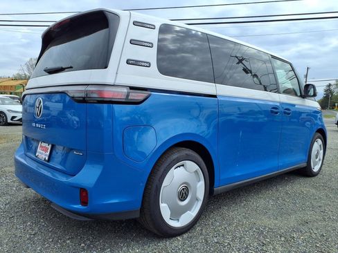 New 2025 Volkswagen ID. Buzz 1st Edition image 4