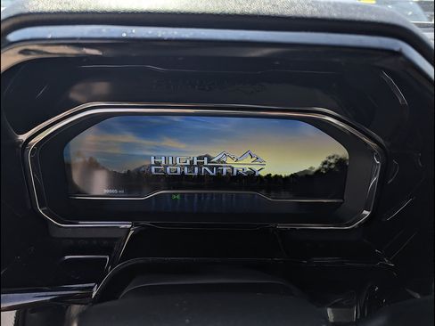 Used 2024 Chevrolet Silverado 2500 High Country w/ High Country Premium Package AWD/4WD image 2