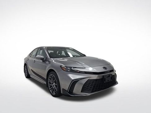 Used 2025 Toyota Camry SE AWD/4WD image 2