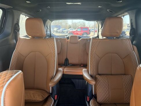 New 2026 Chrysler Pacifica Pinnacle w/ Trailer Tow Group image 27