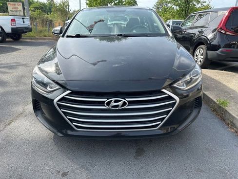 Used 2017 Hyundai Elantra SE image 2