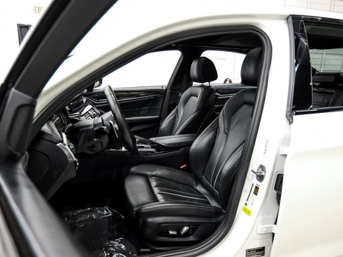 Used 2018 BMW 540i w/ M Sport Package image 41