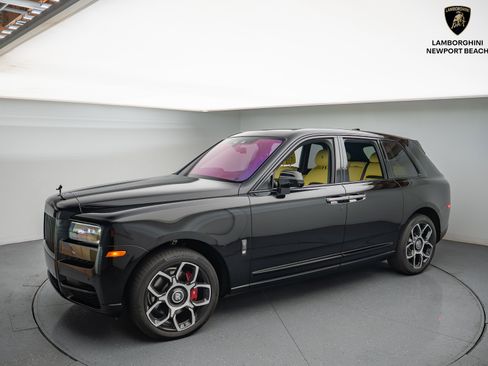 Used 2022 Rolls-Royce Cullinan Black Badge w/ Dark Exterior Package image 13