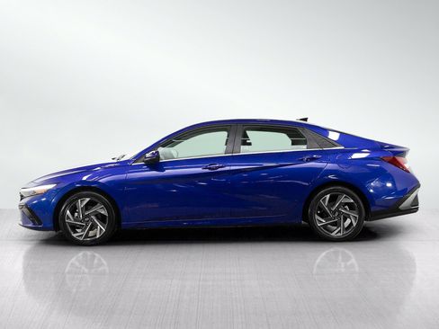 Used 2025 Hyundai Elantra SEL FWD image 2