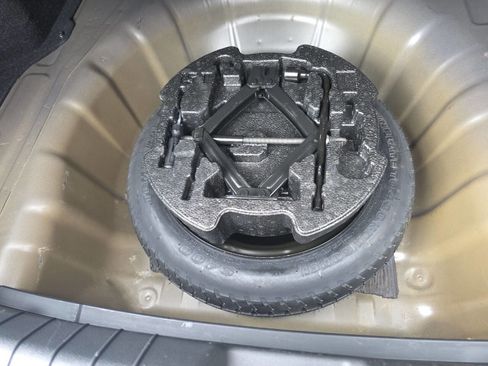 Used 2018 Hyundai Elantra Value Edition w/ Winter Weather Package image 23