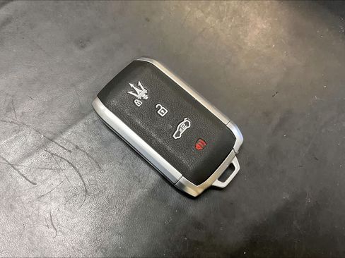 Used 2023 Maserati Grecale Modena AWD/4WD image 19
