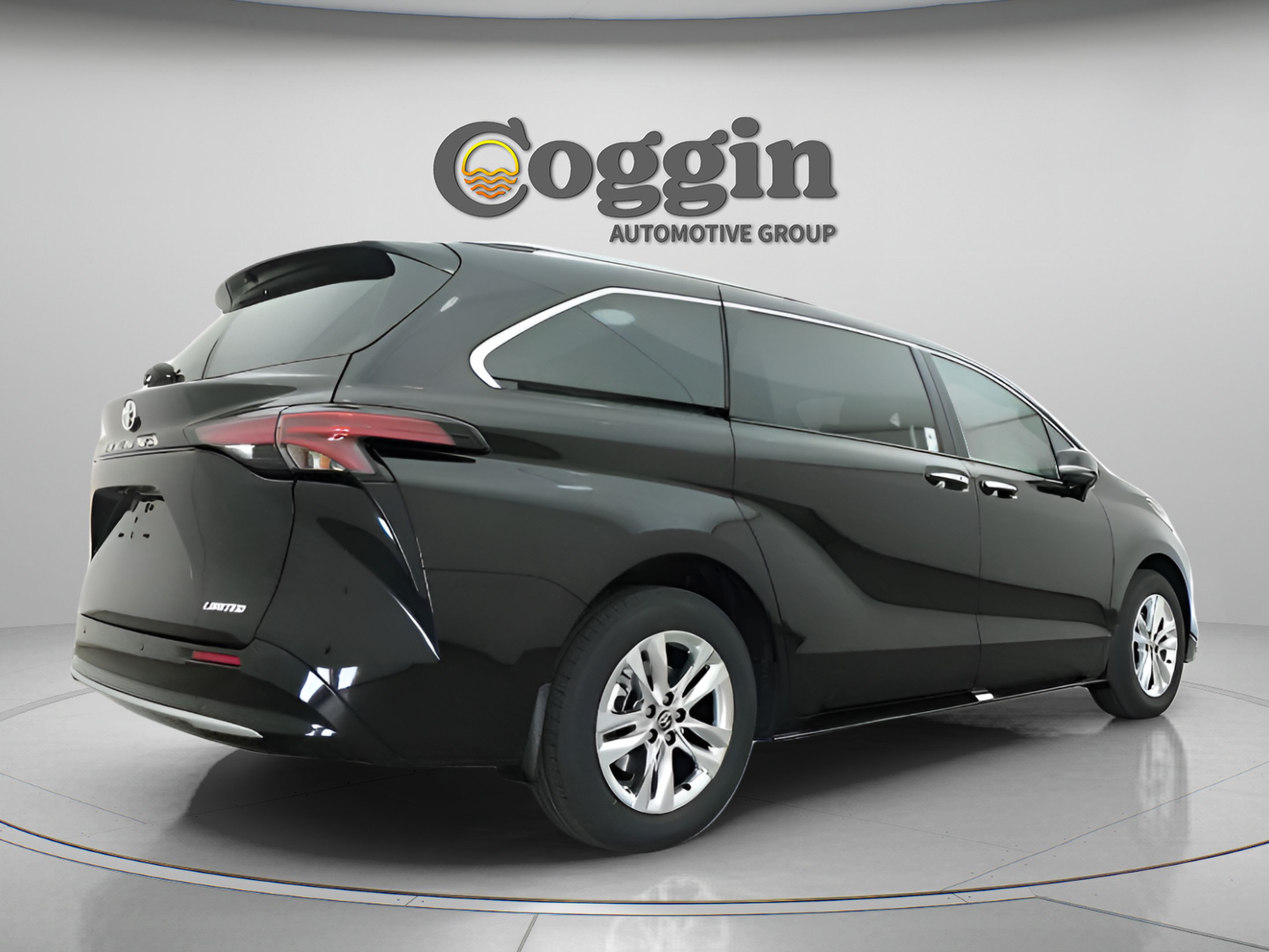 Certified 2026 Toyota Sienna Limited FWD image 18