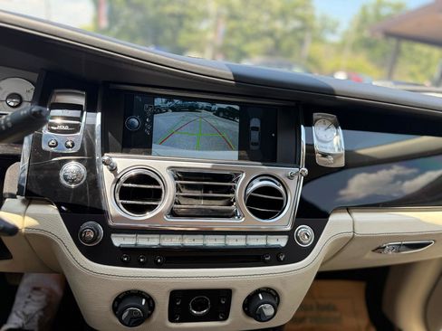 Used 2011 Rolls-Royce Ghost RWD image 25