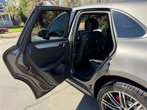 Used 2015 Porsche Macan Turbo image 23