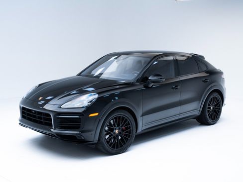 Used 2023 Porsche Cayenne GTS image 1
