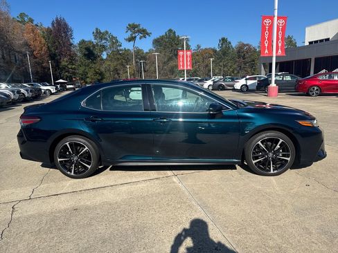 Used 2019 Toyota Camry XSE image 8