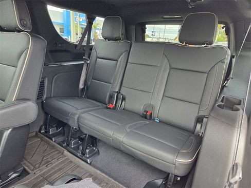 Used 2025 Chevrolet Suburban Premier image 17