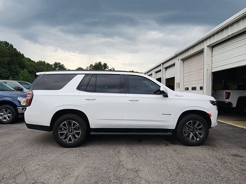 Used 2024 Chevrolet Tahoe Z71 w/ Luxury Package AWD/4WD image 6