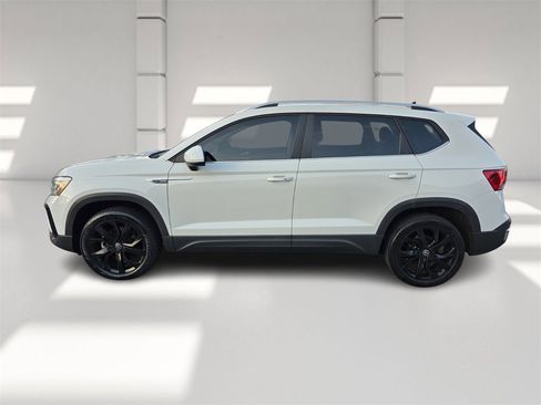 Used 2022 Volkswagen Taos SEL w/ Panoramic Sunroof Package image 7