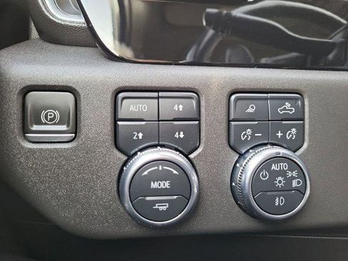 Used 2023 GMC Sierra 1500 SLT w/ SLT Premium Package AWD/4WD image 25