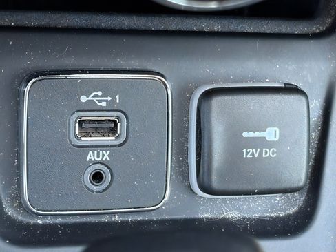 Used 2019 Jeep Cherokee Latitude Plus AWD/4WD image 30
