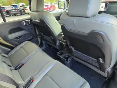 New 2025 Jeep Gladiator Mojave w/ Convenience Group image 23