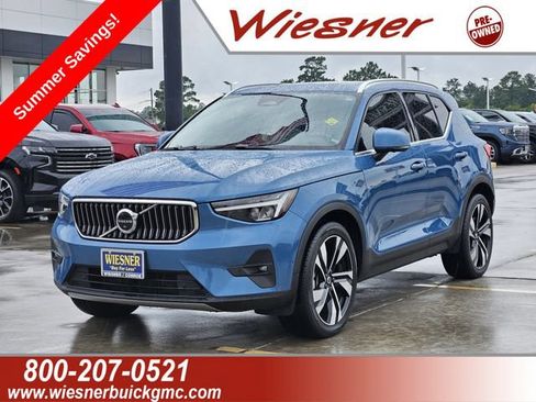 Used 2023 Volvo XC40 B4 Plus w/ Driver Assist Package FWD image 1