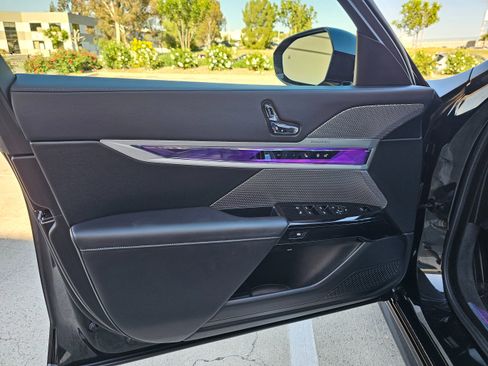 Used 2025 BMW 740i image 17