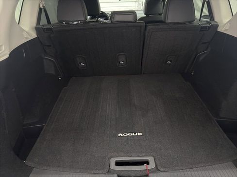 Used 2024 Nissan Rogue SV w/ SV Premium Package image 24