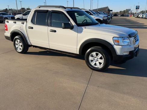 Used 2010 Ford Explorer Sport Trac XLT image 2