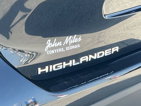 Used 2022 Toyota Highlander XLE image 28